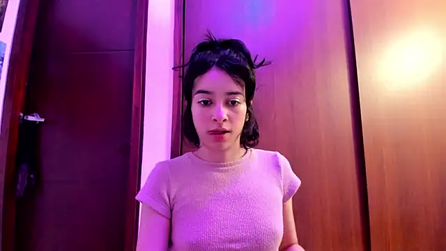Snapshot of _Lunnaa_ chatting on December 2024 05:25:01 AM  Lunnaa  online show from December 2024 05:25:01 AM