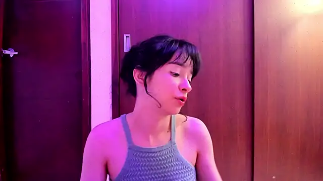 Snapshot of _Lunnaa_ chatting on March 2025 02:19:02 AM  Lunnaa  online show from March 2025 02:19:02 AM