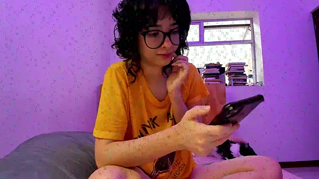 Snapshot of _Lunnaa_ chatting on September 2025 10:53:01 PM  Lunnaa  online show from September 2025 10:53:01 PM