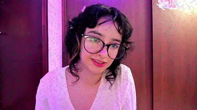 Snapshot of _Lunnaa_ chatting on September 2025 10:36:01 PM  Lunnaa  online show from September 2025 10:36:01 PM