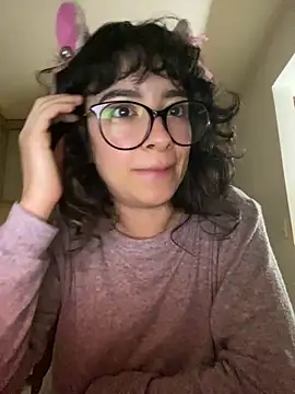 Snapshot of _Lunnaa_ chatting on January 2026 02:15:01 AM Lunnaa online show from January 2026 02:15:01 AM