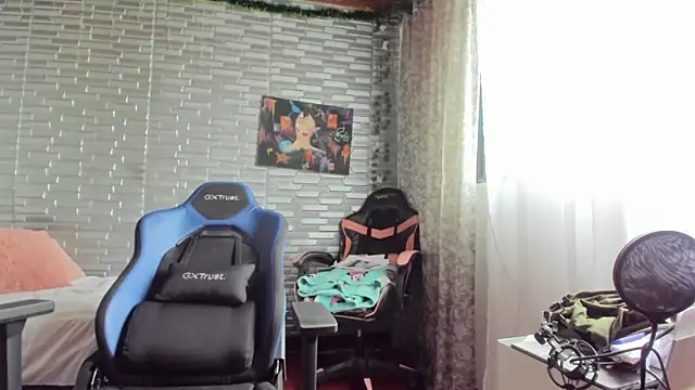 Ginger Sweetty online show from April 2026 04:45:01 PM