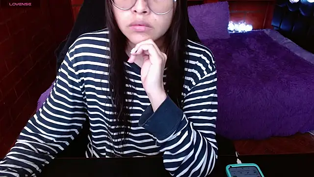 Snapshot of MidoriQuiinn chatting on May 2026 04:14:01 PM MidoriQuiinn online show from May 2026 04:14:01 PM