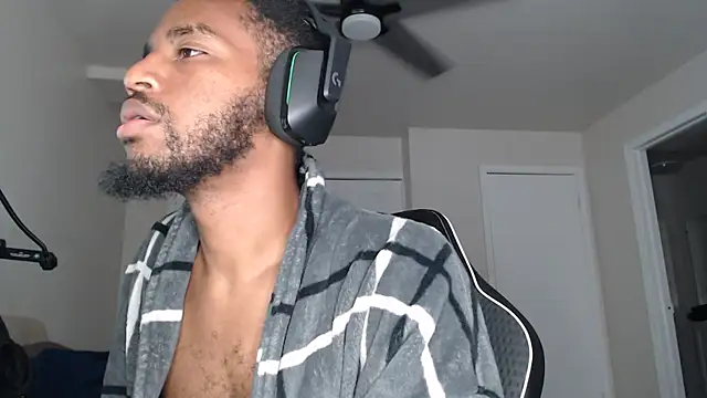 Snapshot of ChrisVacher chatting on September 2025 09:38:01 PM ChrisVacher online show from September 2025 09:38:01 PM