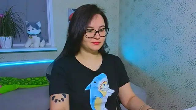 EsterLogan online show from December 2025 10:24:02 AM