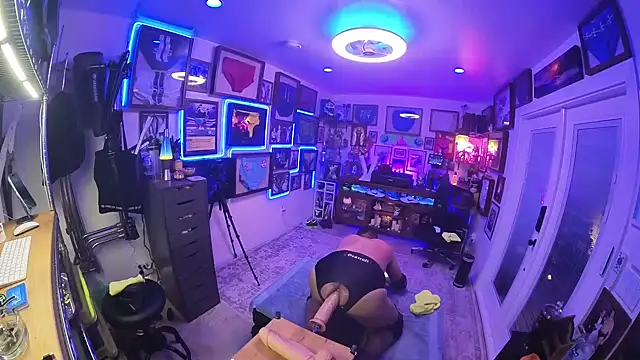 Snapshot of Briefs_bud chatting on February 2025 03:11:02 AM Briefs bud online show from February 2025 03:11:02 AM