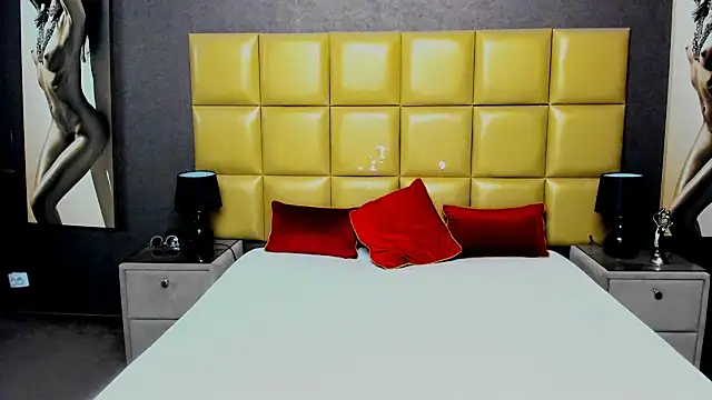 Snapshot of KiraLeila chatting on December 2025 01:36:01 AM KiraLeila online show from December 2025 01:36:01 AM