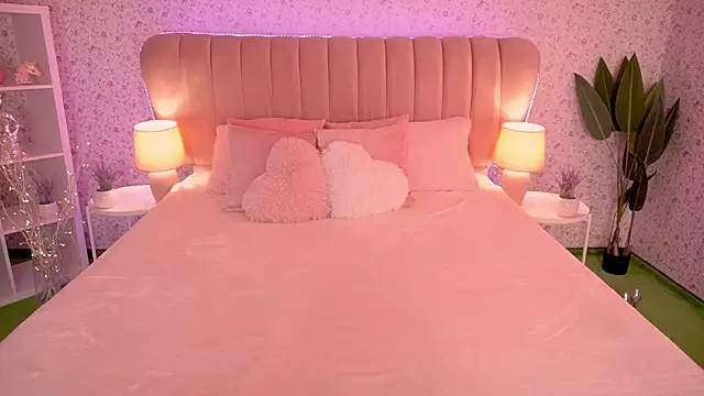 MirandaHobbs online show from October 2025 07:42:02 AM