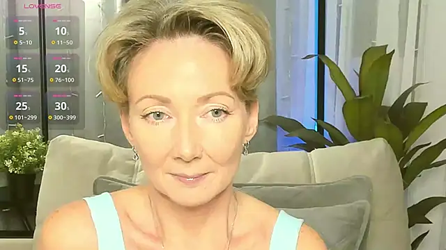 Snapshot of AkexandraFix chatting on November 2025 01:00:01 PM AkexandraFix online show from November 2025 01:00:01 PM