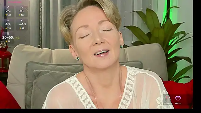 Snapshot of AkexandraFix chatting on December 2025 01:04:02 PM AkexandraFix online show from December 2025 01:04:02 PM