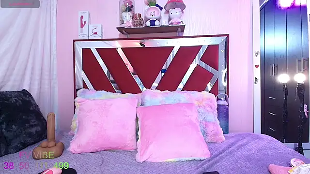 Snapshot of Foxy_Megan chatting on February 2025 11:10:02 AM Foxy Megan online show from February 2025 11:10:02 AM