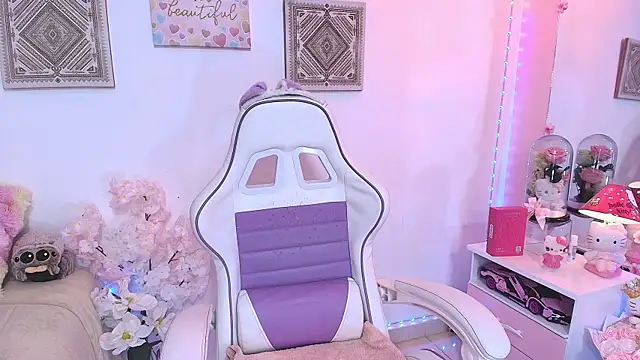 Snapshot of Foxy_Megan chatting on September 2025 07:08:02 PM Foxy Megan online show from September 2025 07:08:02 PM