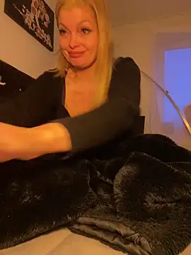 Lisavontease online show from March 2026 06:08:01 PM