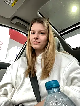 Snapshot of MaryHiggins chatting on October 2025 09:28:01 AM MaryHiggins online show from October 2025 09:28:01 AM