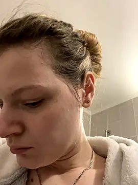 Snapshot of MaryHiggins chatting on October 2025 08:31:02 AM MaryHiggins online show from October 2025 08:31:02 AM