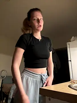 Snapshot of MaryHiggins chatting on October 2025 08:37:02 PM MaryHiggins online show from October 2025 08:37:02 PM