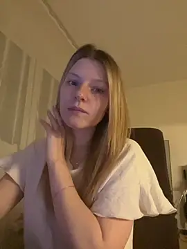 Snapshot of MaryHiggins chatting on November 2025 04:09:02 PM MaryHiggins online show from November 2025 04:09:02 PM