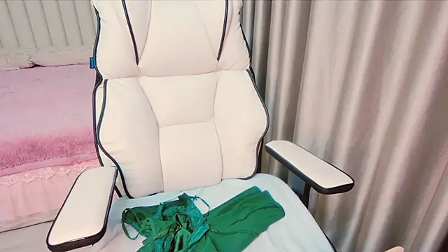 Snapshot of Girl__Funny chatting on December 2024 05:01:02 PM Girl Funny online show from December 2024 05:01:02 PM