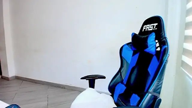 sophiax-x online show from March 2026 04:13:01 PM