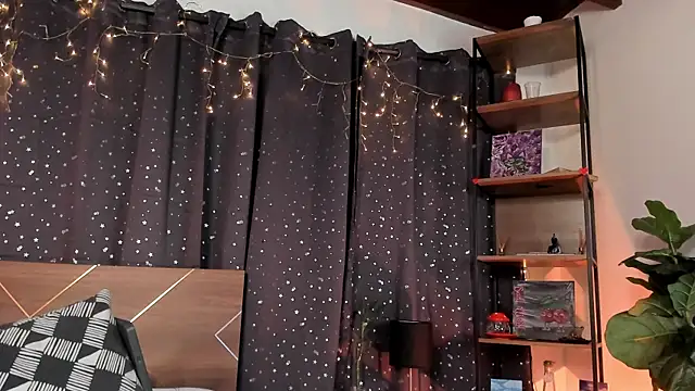 Snapshot of Amy_art chatting on February 2025 12:43:01 AM Amy art online show from February 2025 12:43:01 AM