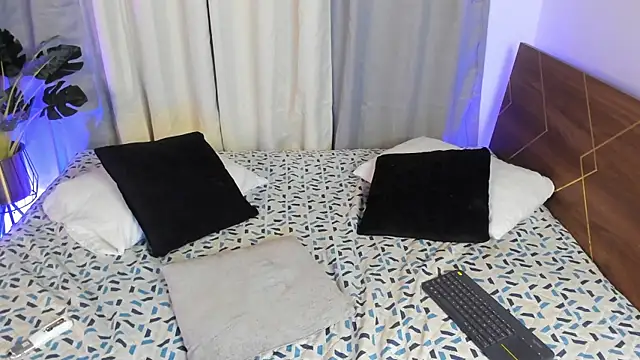 Snapshot of Amy_art chatting on September 2025 08:47:02 PM Amy art online show from September 2025 08:47:02 PM