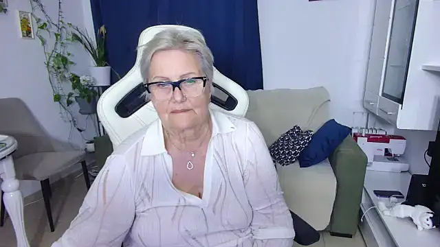 Selenna57 online show from April 2026 07:58:02 PM