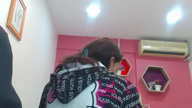 Snapshot of Amber_Moore chatting on September 2025 12:43:02 AM Amber Moore online show from September 2025 12:43:02 AM