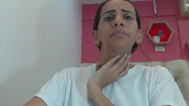 Snapshot of Amber_Moore chatting on October 2025 03:43:01 PM Amber Moore online show from October 2025 03:43:01 PM