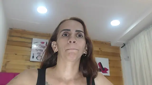 Snapshot of Amber_Moore chatting on October 2025 11:50:01 PM Amber Moore online show from October 2025 11:50:01 PM