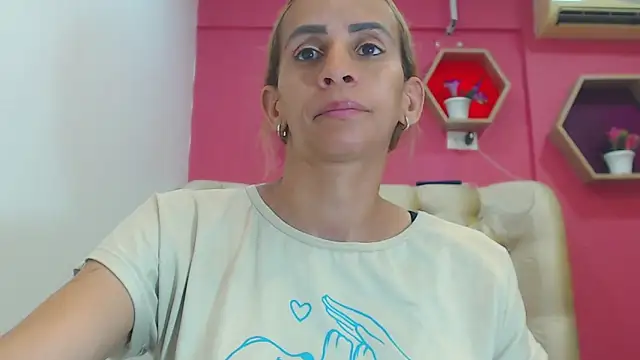 Snapshot of Amber_Moore chatting on February 2026 07:43:01 PM Amber Moore online show from February 2026 07:43:01 PM