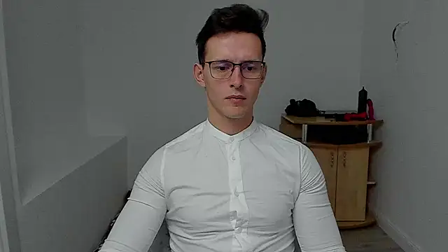 sexxymuscles4u online show from December 2024 06:36:01 AM