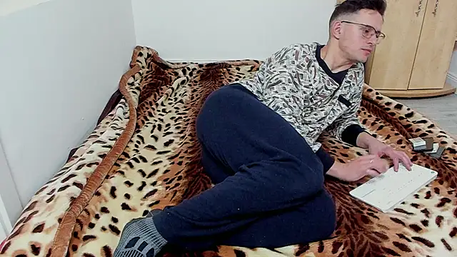 sexxymuscles4u online show from December 2024 12:49:01 PM