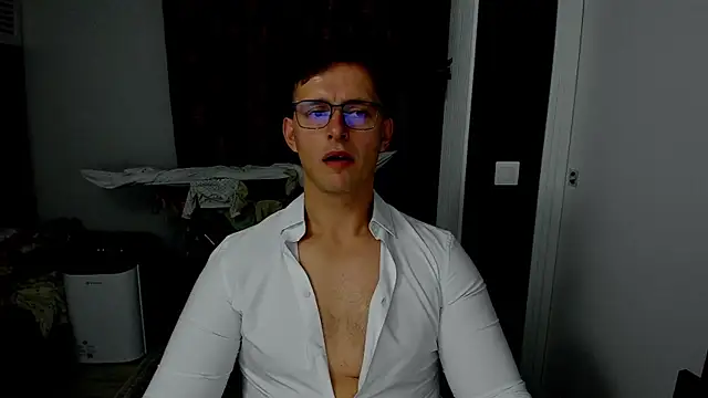 sexxymuscles4u online show from November 2025 02:40:02 PM