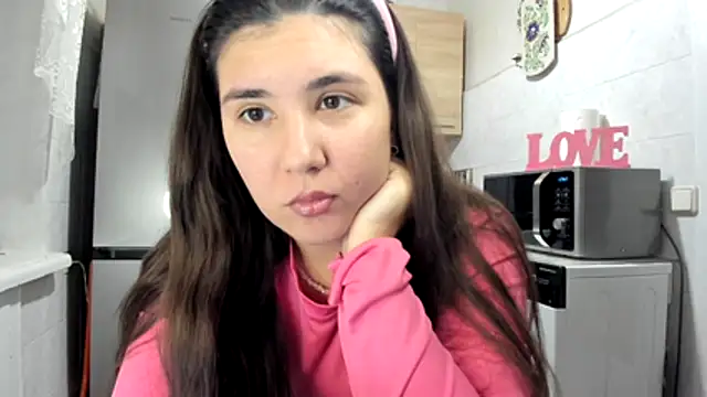 Snapshot of MiaMarrone chatting on November 2025 03:45:01 PM MiaMarrone online show from November 2025 03:45:01 PM