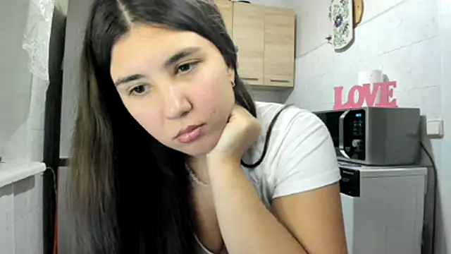 Snapshot of MiaMarrone chatting on November 2025 04:19:02 PM MiaMarrone online show from November 2025 04:19:02 PM