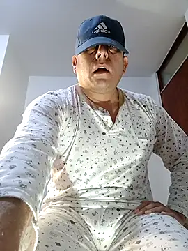 chicoguapo8 online show from September 2025 03:02:01 PM