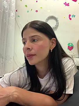 Estefani 32 online show from April 2026 01:43:02 AM