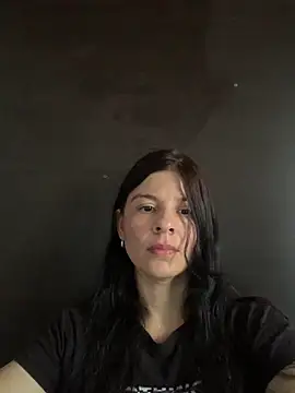 Estefani 32 online show from June 2026 10:00:01 PM