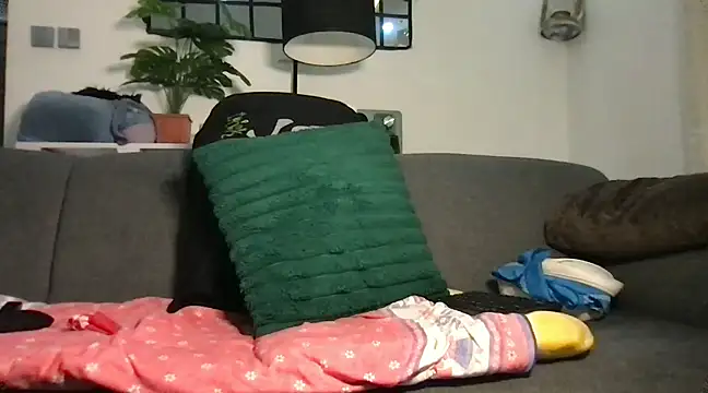 Snapshot of choco_petite chatting on February 2025 06:08:02 AM choco petite online show from February 2025 06:08:02 AM