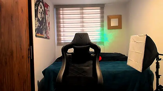 Snapshot of Liam_V chatting on January 2025 02:44:01 PM Liam V online show from January 2025 02:44:01 PM