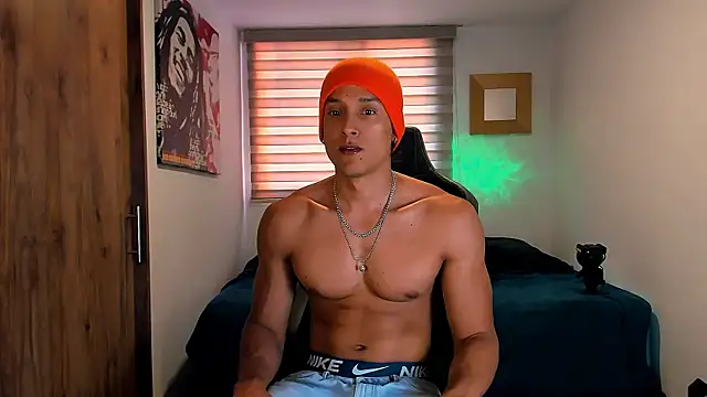 Snapshot of Liam_V chatting on January 2025 08:53:01 PM Liam V online show from January 2025 08:53:01 PM