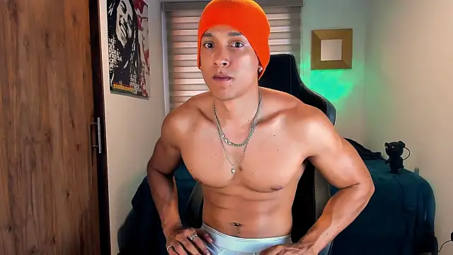 Snapshot of Liam_V chatting on February 2025 08:57:01 PM Liam V online show from February 2025 08:57:01 PM