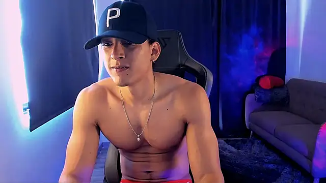 Snapshot of Liam_V chatting on March 2025 06:44:02 PM Liam V online show from March 2025 06:44:02 PM