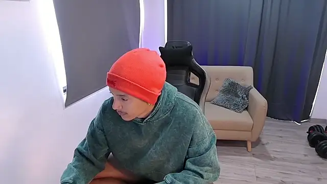 Snapshot of Liam_V chatting on April 2026 12:40:01 PM Liam V online show from April 2026 12:40:01 PM