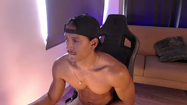 Snapshot of Liam_V chatting on May 2026 06:09:01 PM Liam V online show from May 2026 06:09:01 PM