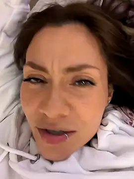 Snapshot of SamyJones9 chatting on September 2025 12:23:02 AM SamyJones9 online show from September 2025 12:23:02 AM