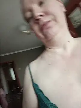 Snapshot of GoddessLara chatting on May 2026 01:25:02 AM GoddessLara online show from May 2026 01:25:02 AM