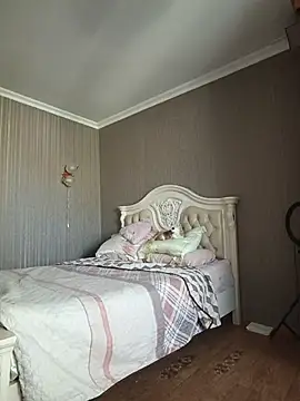 Snapshot of GoddessLara chatting on May 2026 12:17:01 AM GoddessLara online show from May 2026 12:17:01 AM