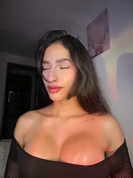 DulceLenns online show from March 2026 03:32:01 AM