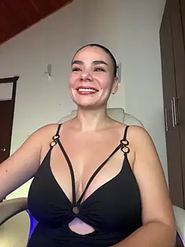 Snapshot of MeganDupont chatting on December 2024 08:10:02 PM MeganDupont online show from December 2024 08:10:02 PM